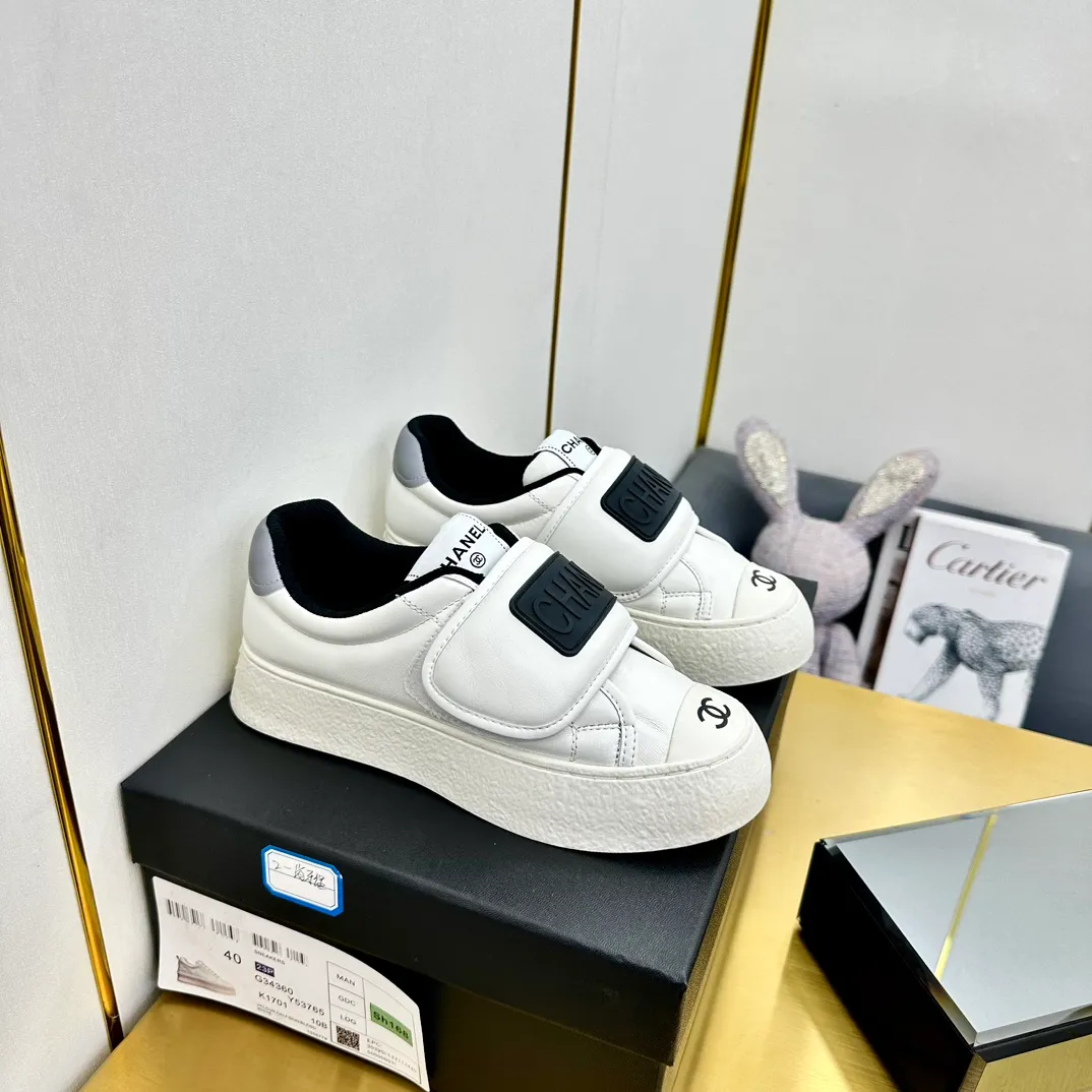 👟👟Ex-factory price 600👟👟 Chanel bread shoes ~ original calfskin panda shoes Chanel 25C latest hot style panda black and white sports shoes casual sneakers Xiaoxiang hot item classic black and white panda color coco girls must pay Fabric: original custom mixed sheepskin lining: original imported breathable mesh lining outsole: Original molded rubber + TPU combination Size: Women's 35-40